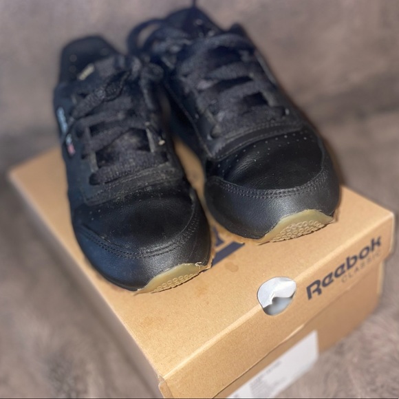 Black Reebok Classics - Picture 2 of 4